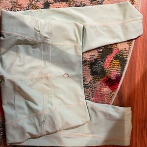 Zyia light green leggings with pockets in front and back